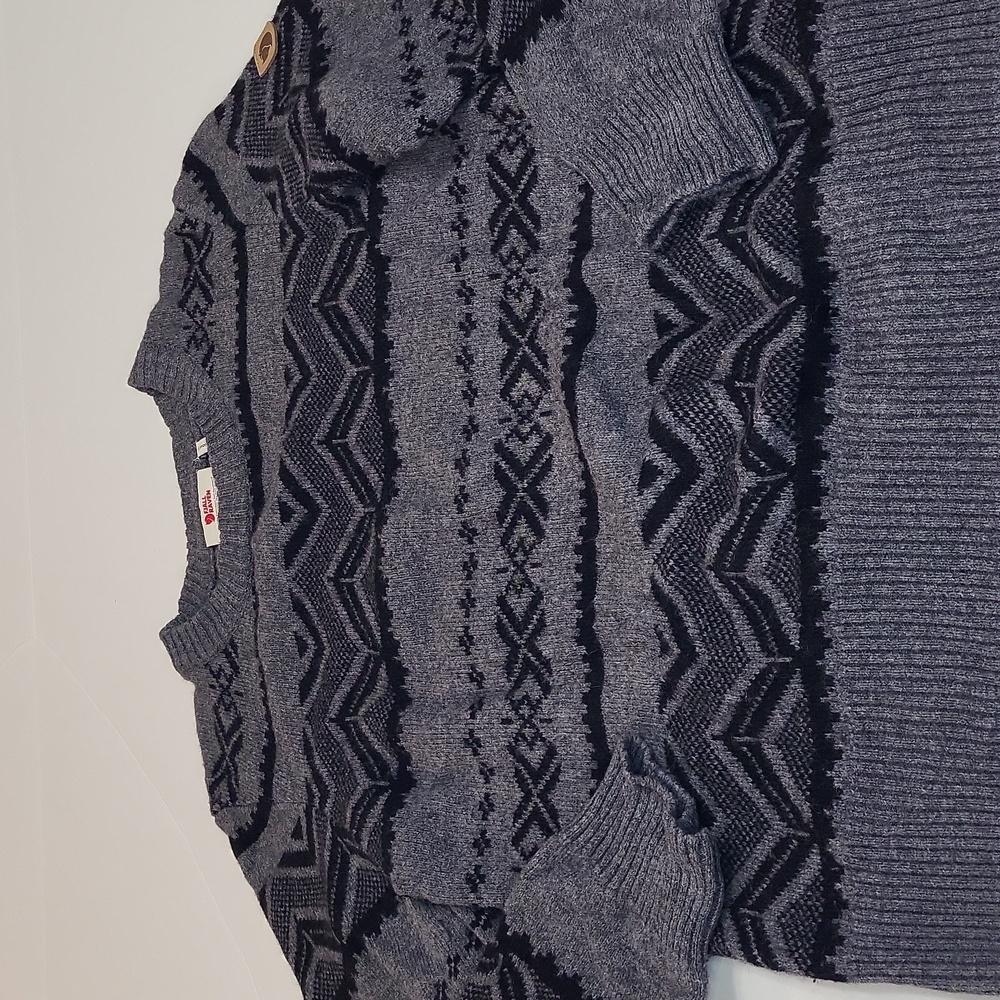 Fjallraven Gray and Black Patterned Sweater